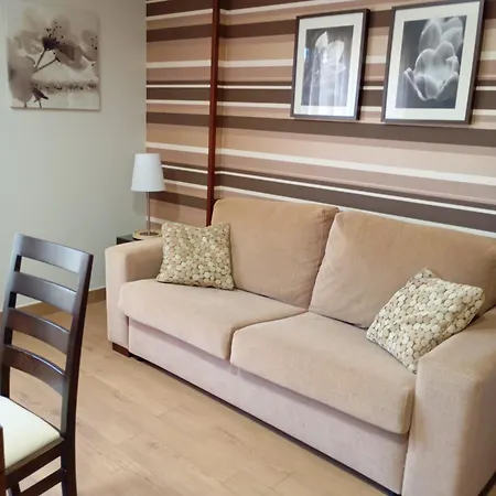 Apartament Dezamar *
